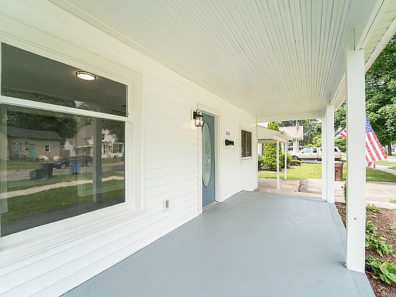 4th image of 1024 E Fort Wayne St