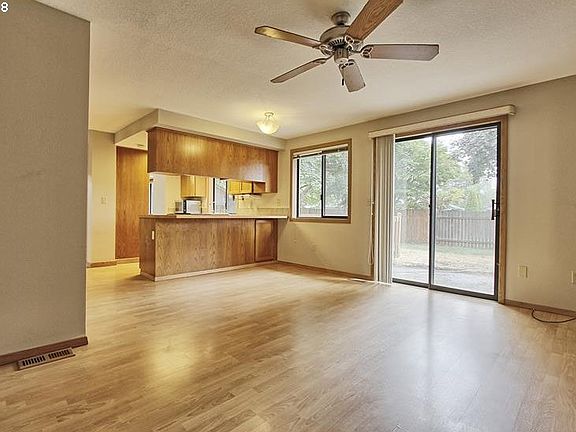 4th image of 707 NE 159th Ct