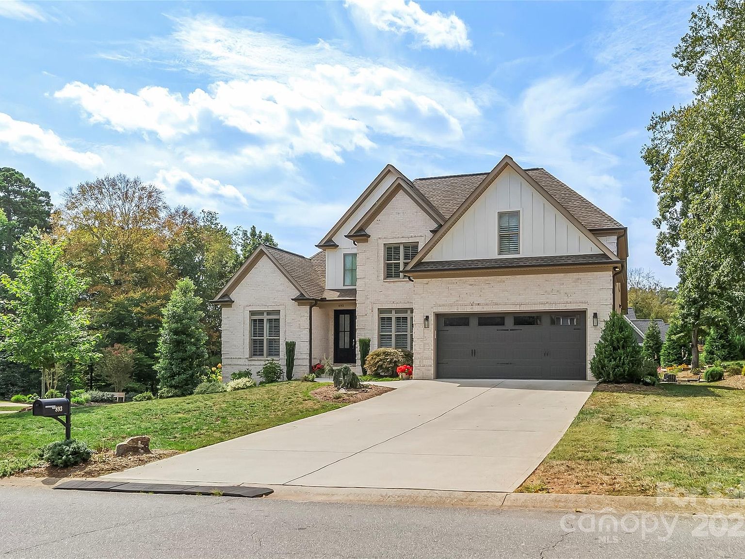 893 Players Ridge Rd