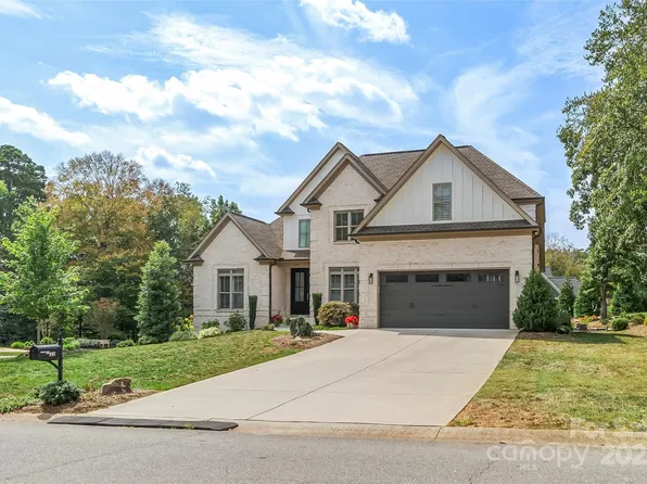 893 Players Ridge Rd, Hickory, NC 28601