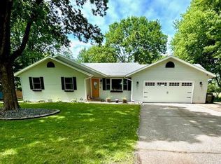 N6211 Eric Ave, Onalaska, WI 54650