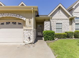819 Earhart Ave, Grand Prairie, TX 75051