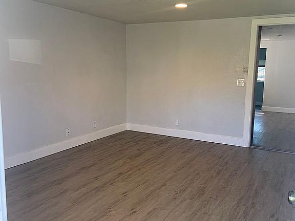 4th image of 1005 Little St
