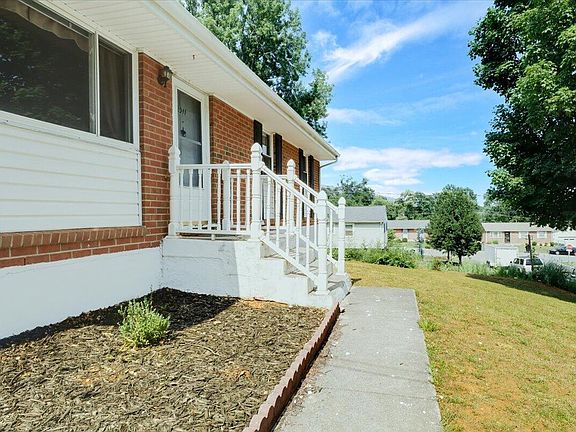 3rd image of 2911 Bent Tree Cir