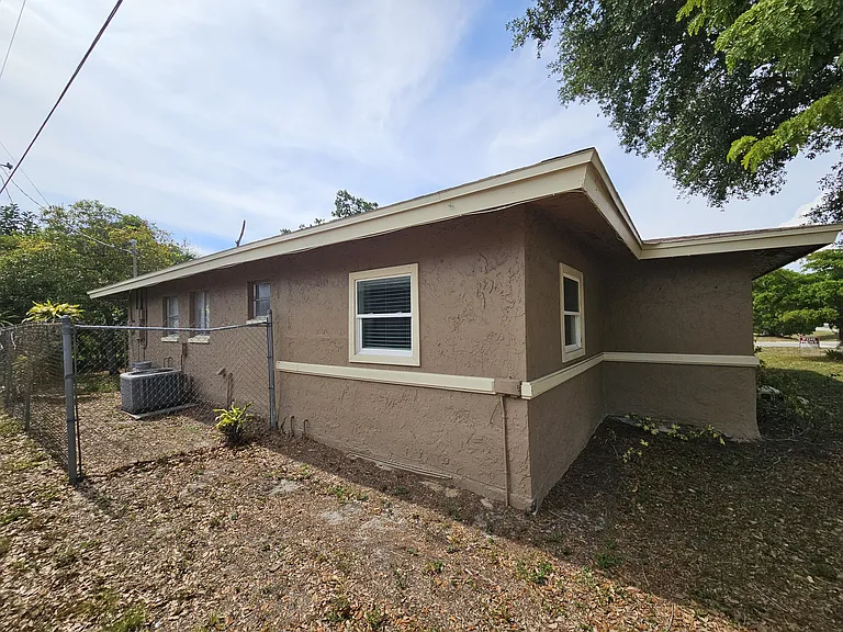2100 Barker Blvd — Photo 2