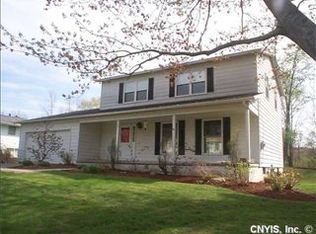 27 McCracken Dr, Oswego, NY 13126