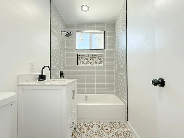 518 N Wilmington Ave #520 — Photo 9