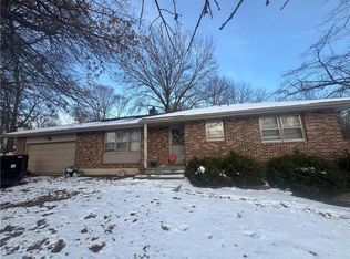 907 S Jones Rd, Independence, MO 64056