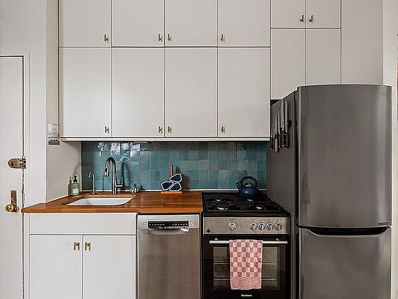 3rd image of 633 E 11th St APT 22