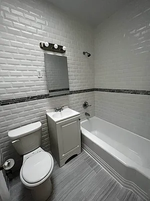 Rented by Salon Realty Corp | media 8