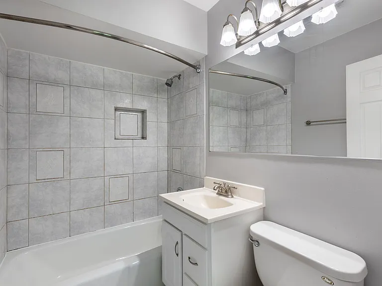 510 W Eastman St #2F — Photo 13