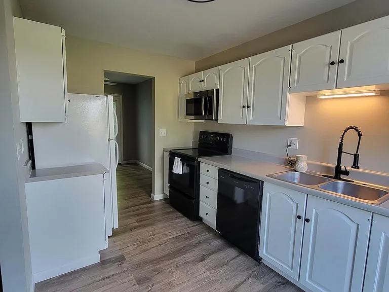 1018 College Rd — Photo 4