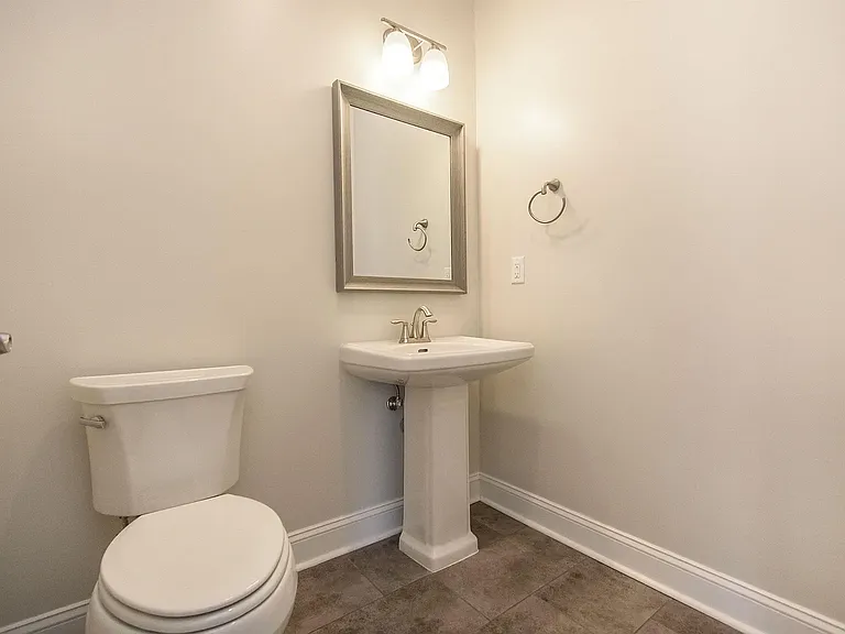 912 Kentwood Dr — Photo 11
