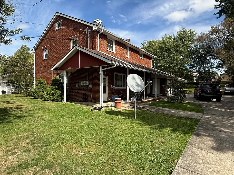 881 N Highland Ave #3
