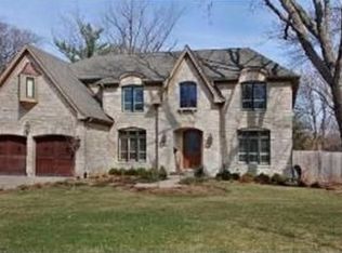 527 Turf Ln, Wheaton, IL 60187