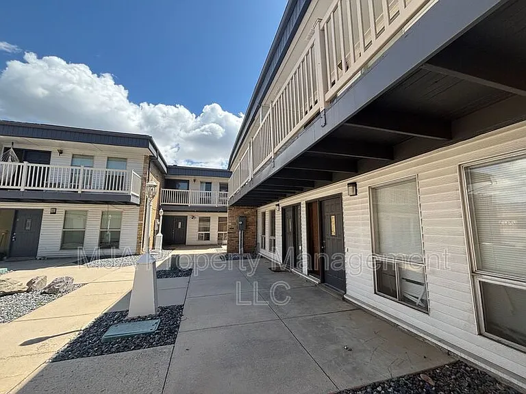 1165 Edgewood Dr #2 — Photo 21