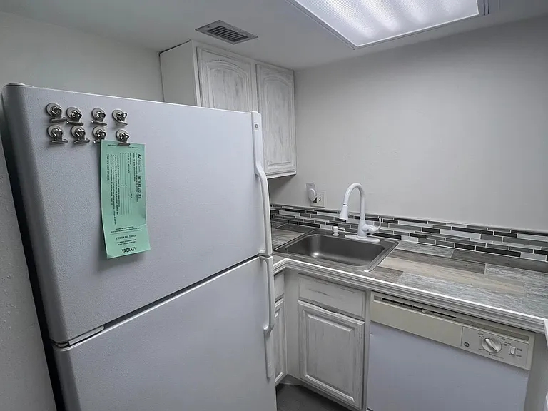 960 Lake Destiny Rd — Photo 1