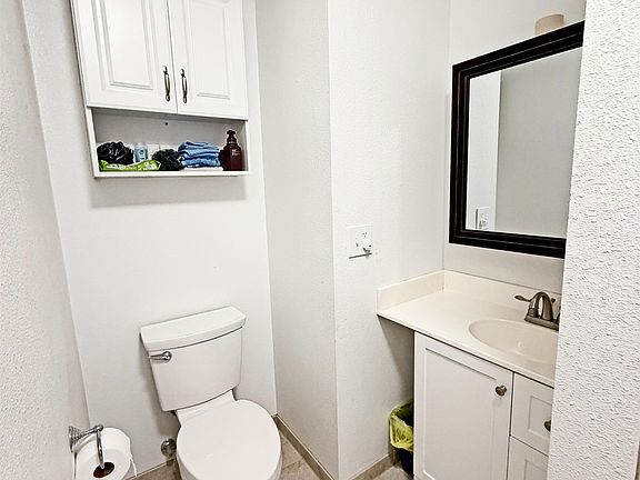 5th image of 413 Long St