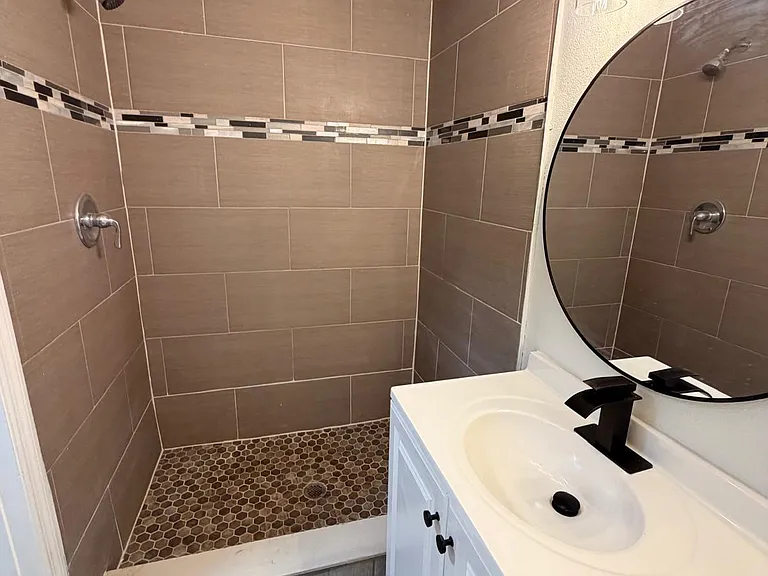 111 Joanne Ct — Photo 10