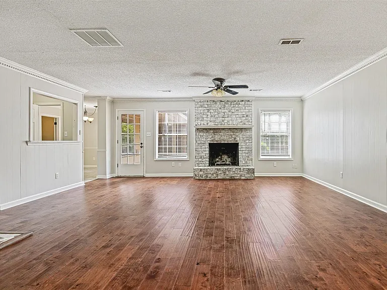 2232 Burfordi Ln — Photo 8
