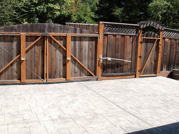 Gate