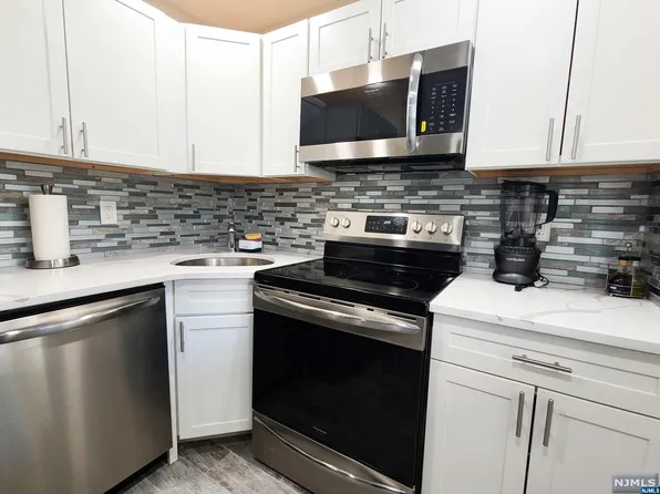 422 Ringwood Ave #A105, Pompton Lakes, NJ 07442