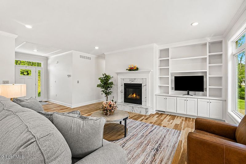 5th image of 478 Selfridge Road