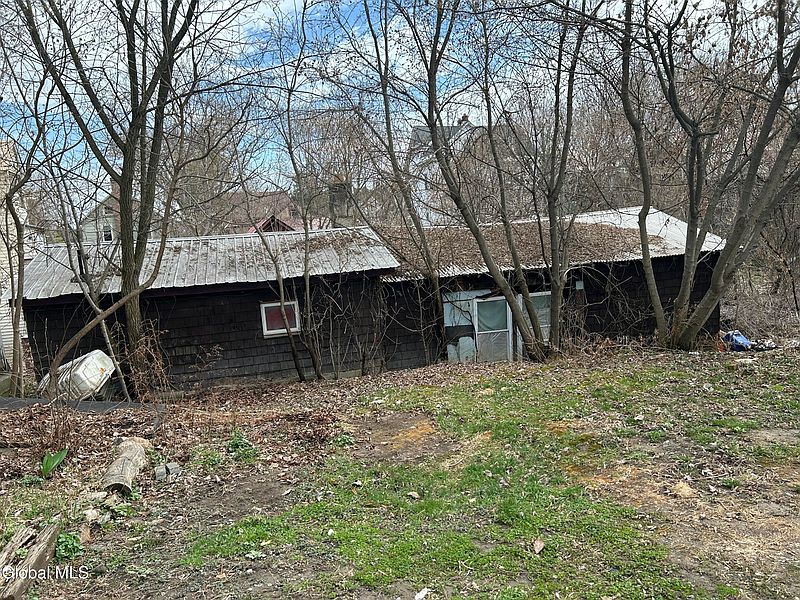 5th image of 24 Algonkin Street