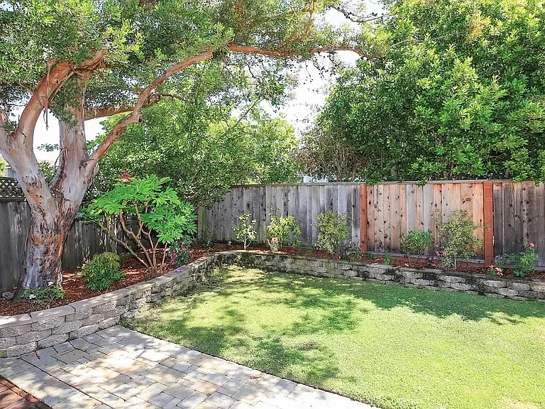 1127 Blythe St — Photo 20