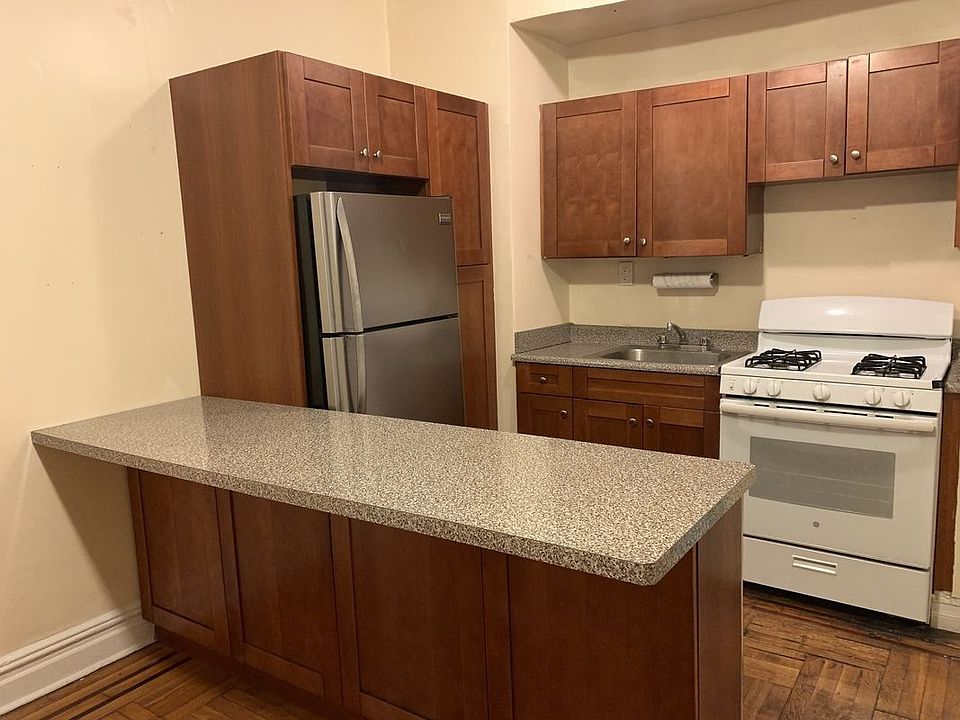 1st image of 21 E 21st St APT 3B