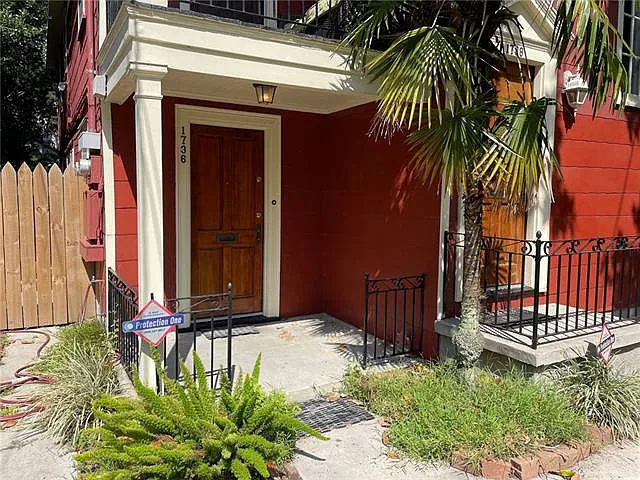 1 bed, 1.0 bath, 900 sqft, $1,300 — Photo 2