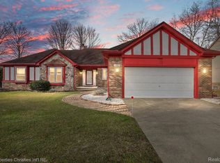 24411 Ridgeview Dr, Farmington Hills, MI 48336