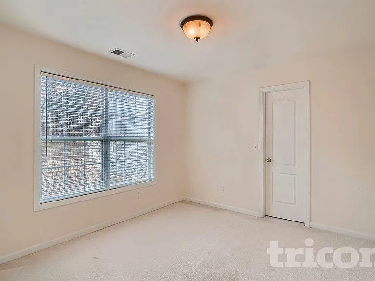 18 Parklin Trl — Photo 10