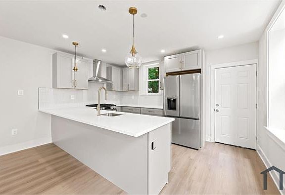 3rd image of 6211 Larchwood Ave