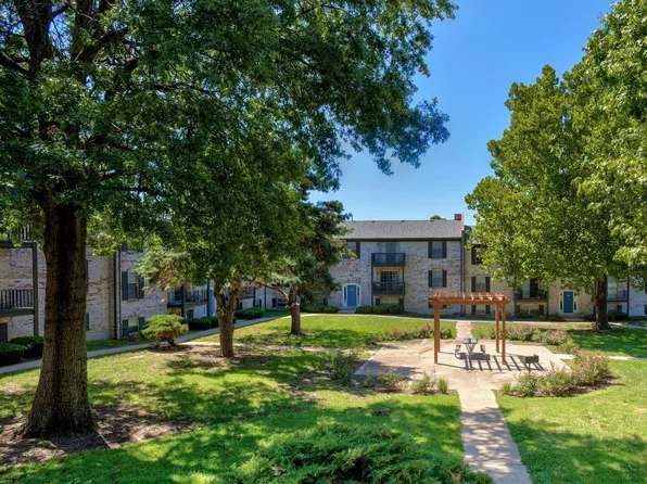 Lenexa Crossing Apartments