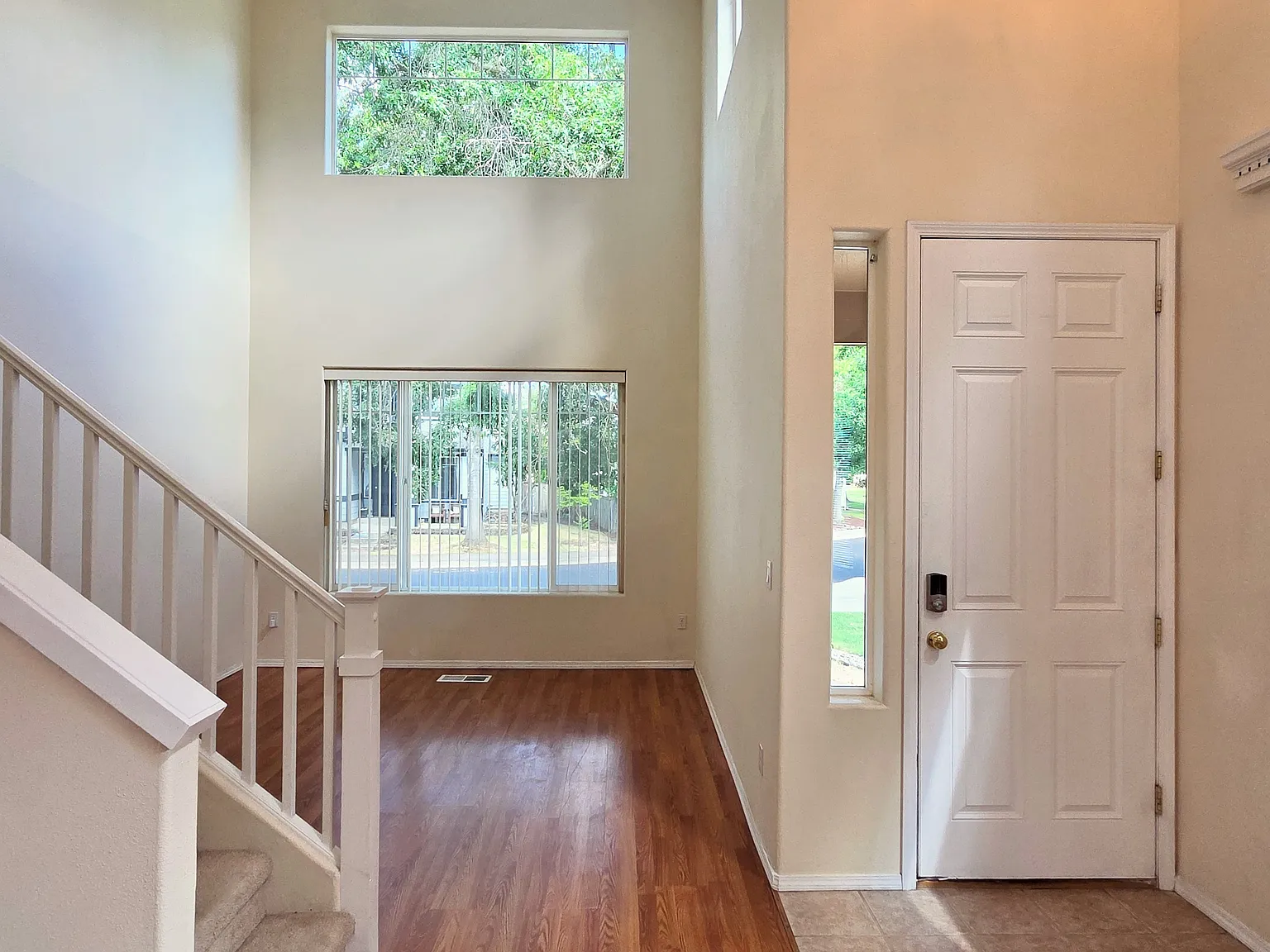 4 bed, 2192 sqft, $3,050 — Photo 3