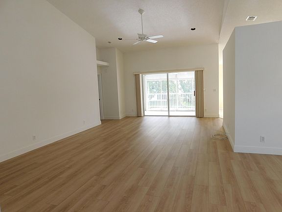 5th image of 7935 Laina Ln APT 4