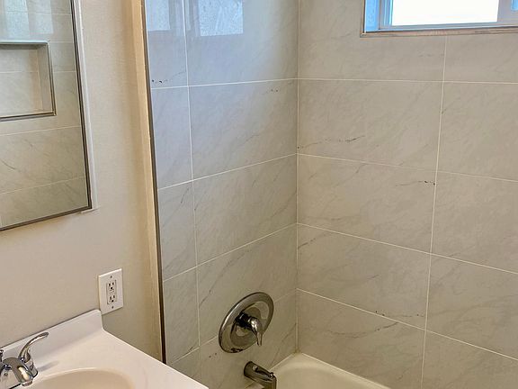 5th image of 610 E Palm Ave #C