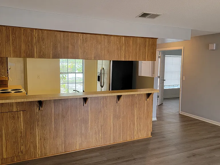 4650 Victoria Rd — Photo 4