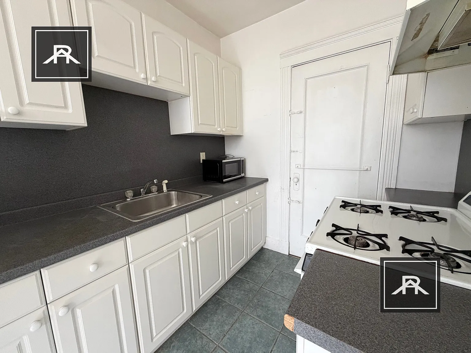 32 Sidlaw Rd — Photo 3
