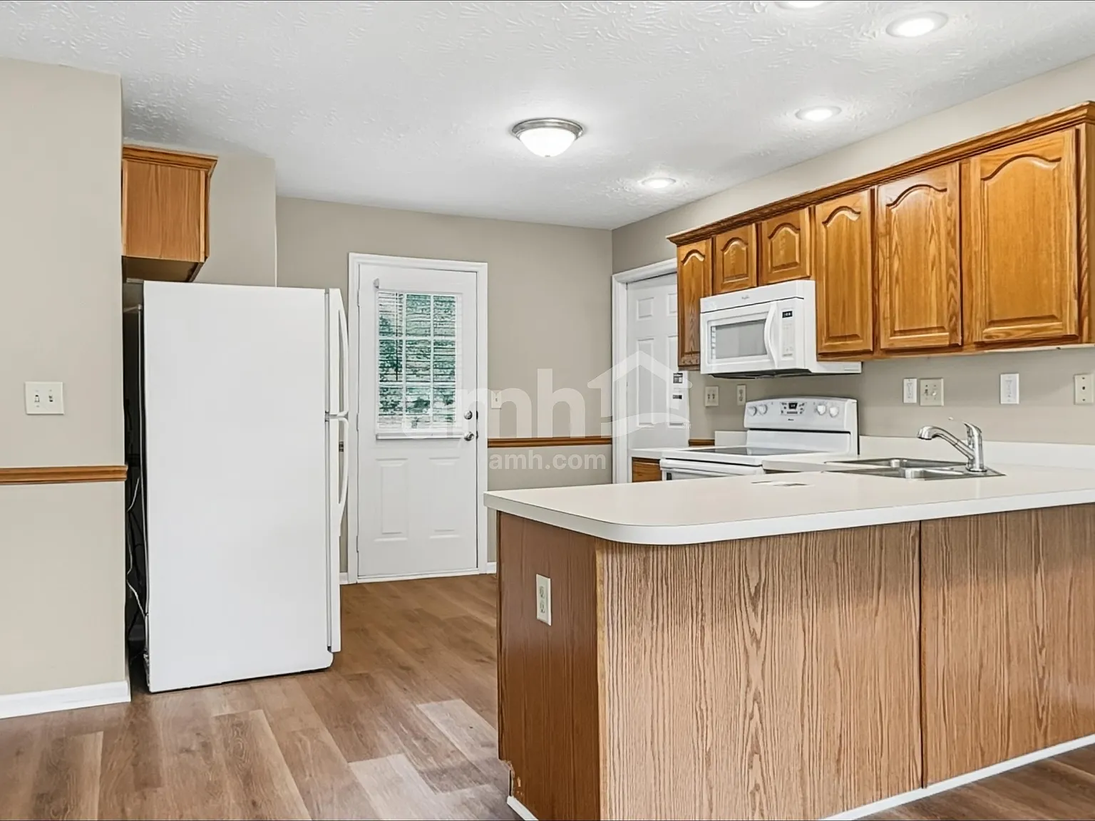 4 bed, 2.5 bath, 1996 sqft, $2,490 — Photo 4