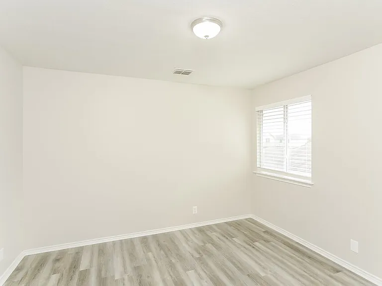 121 Yeager Cir — Photo 14