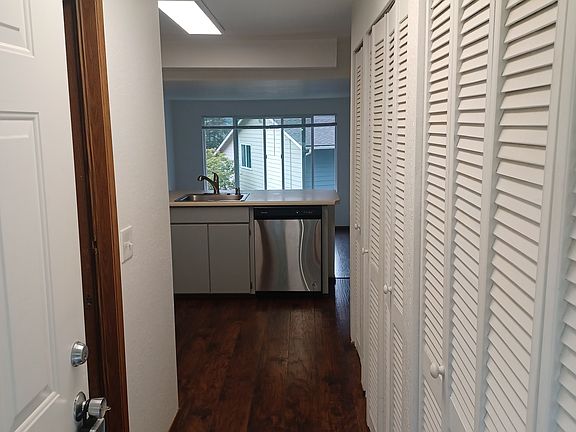 4th image of 9484 Redmond Woodinville Rd NE APT C302