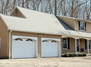 51 Eagle Ridge Dr, Gales Ferry, CT 06335