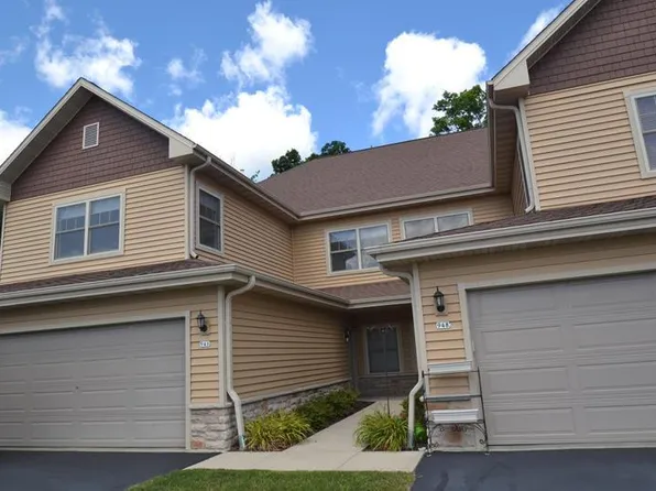 946 Autumn Ridge Ln, Hartford, WI 53027