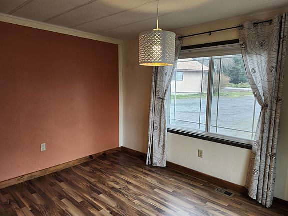 5th image of 970 Indian Creek Rd