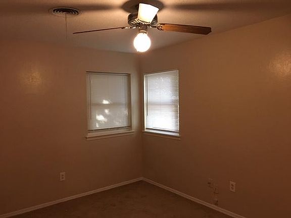 5th image of 302 NW Compass Dr