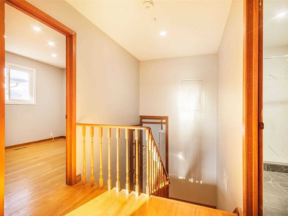 3rd image of 3926 Midhurst Ln