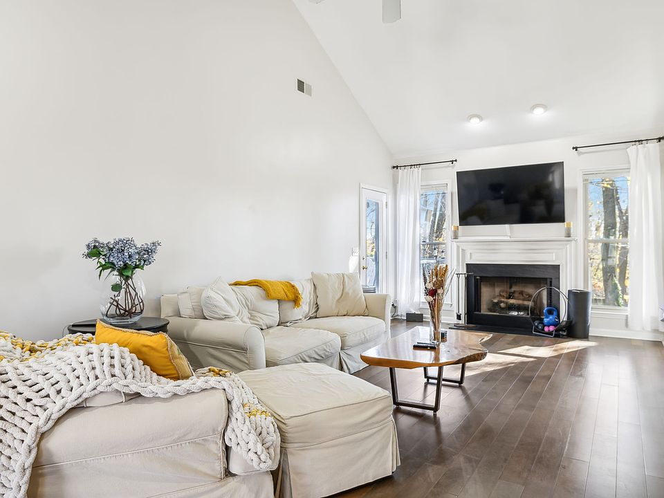 1st image of 728 Magnolia Trl