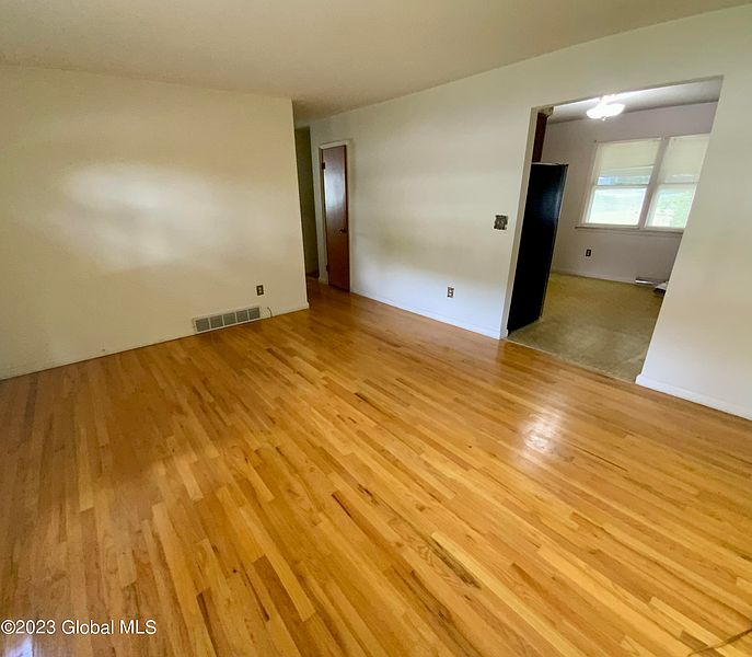 5th image of 28 Donegal Avenue